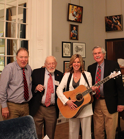 Mula kaliwa pakanan: Don Park, Charlie McConnell, Suzanne S. Youngkin (may hawak na gitara), Dick Hickman.