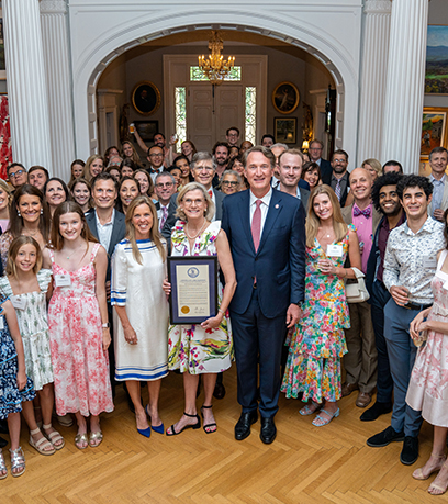 Ang Gobernador kasama ang Richmond Ballet