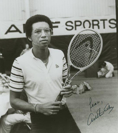 Isang itim at puting larawan ni Arthur Ashe, sa kagandahang-loob ng Library of Virginia.